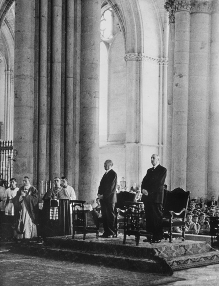 Konrad Adenauer and Charles de Gaulle in the Cathedral of Reims (July 8, 1962)